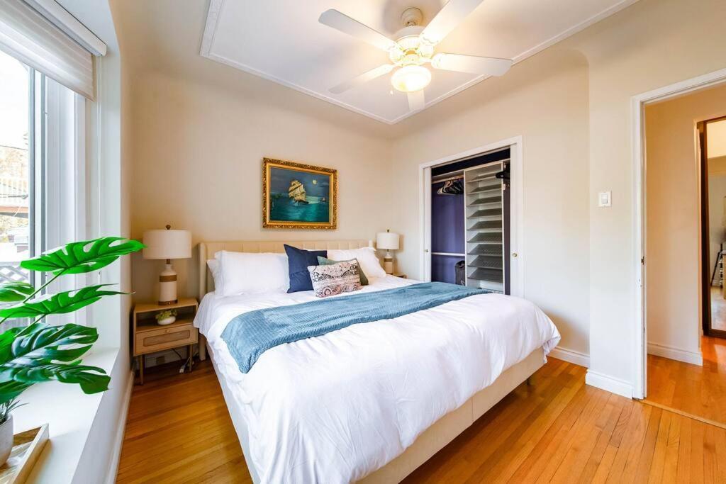 Hidden Gem Home-hottub-firetable-king Bed-bbq -deck