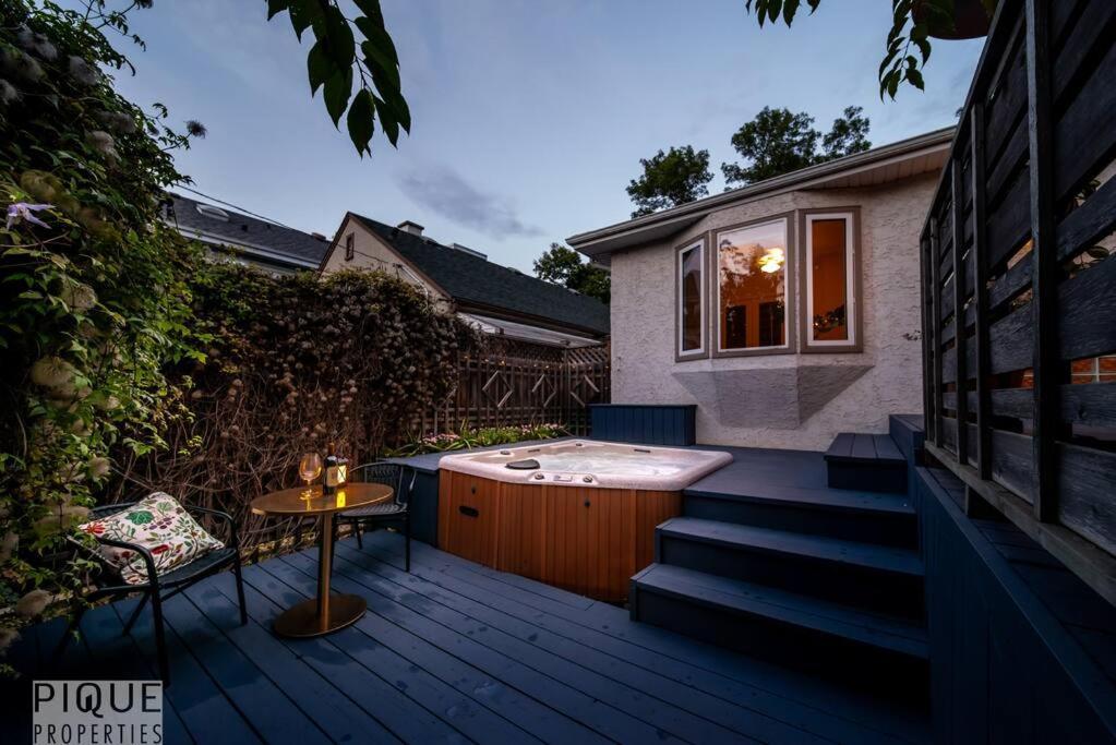 Holiday home Hidden Gem Home-hottub-firetable-king Bed-bbq -deck *