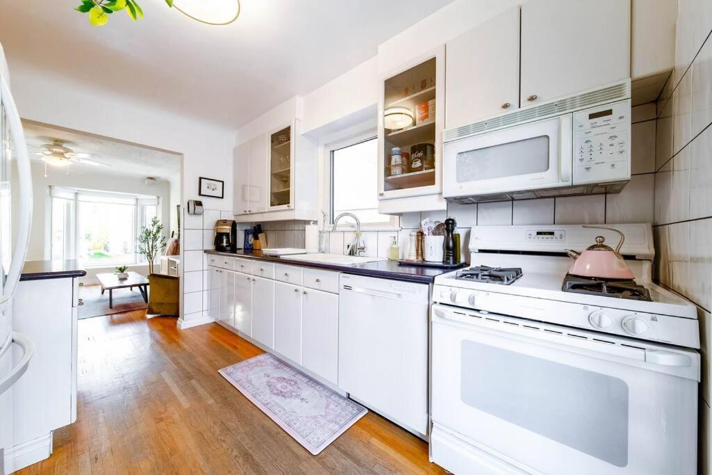 Holiday home Hidden Gem Home-hottub-firetable-king Bed-bbq -deck *