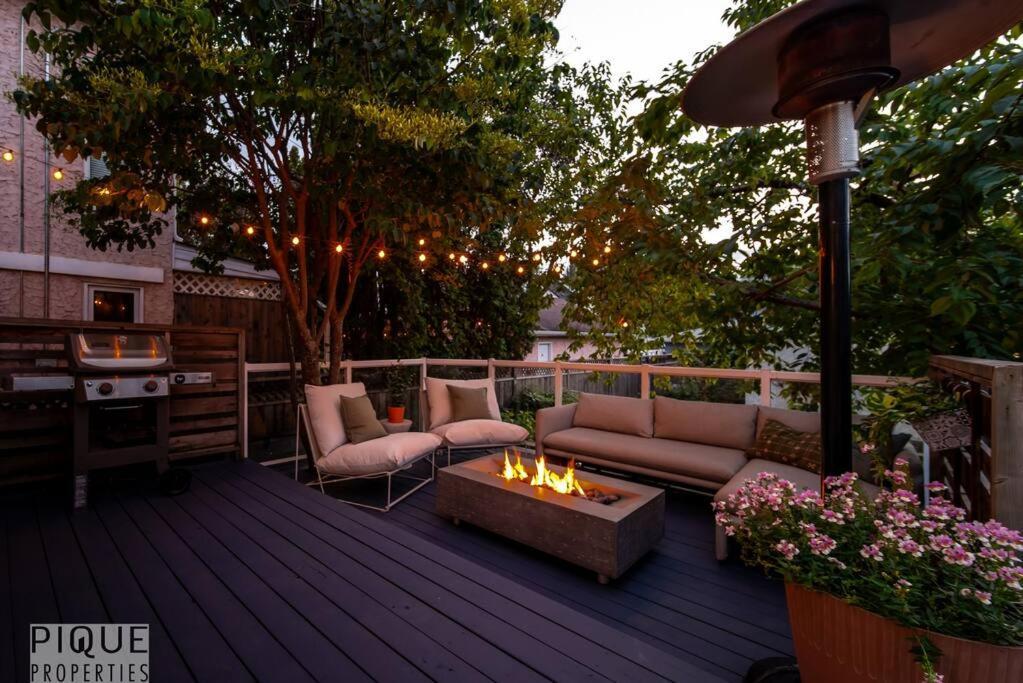 Hidden Gem Home-hottub-firetable-king Bed-bbq -deck Edmonton